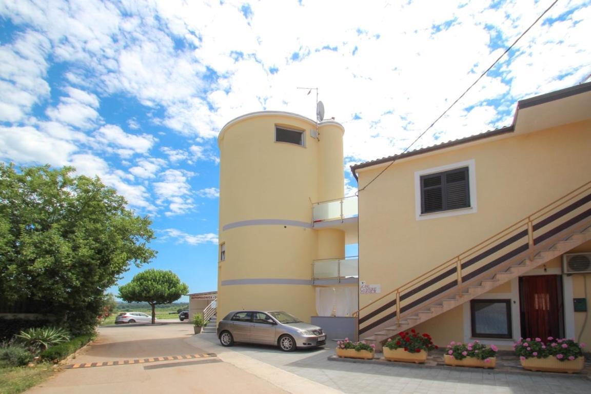 Апартаменты Silos Mare Новиград Экстерьер фото